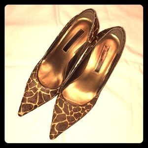 Giraffe print textured, kitten heel